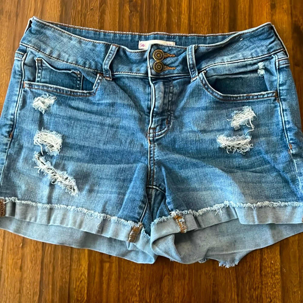 SO low rise shorts
Size 11